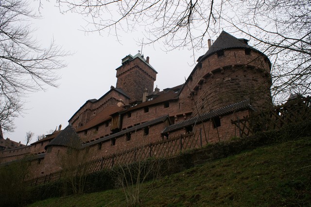 Le chateau du Haut-Koenigsbourg a cote de selestat
