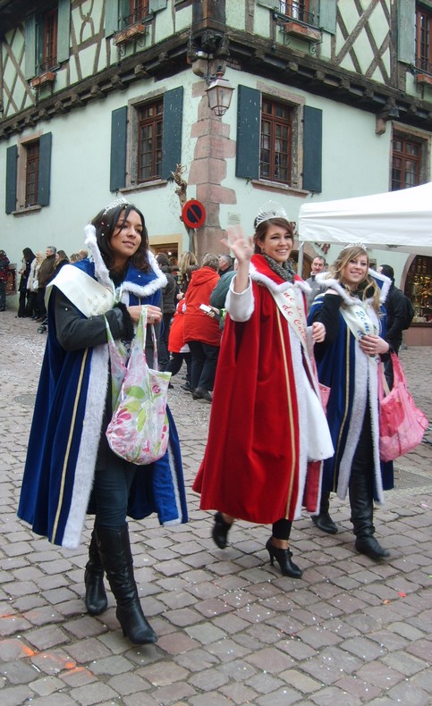 Les Reines du Carnaval de Riquewihr  a 12 km de Colmar Photo Angele Lapp