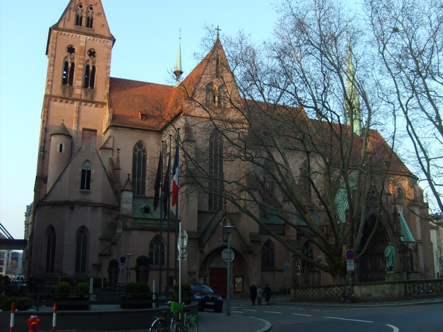 Strasbourg Eglise protestante Saint Pierre le Jeune  et son cloître Tourisme en Alsace La route romane alsacienne 