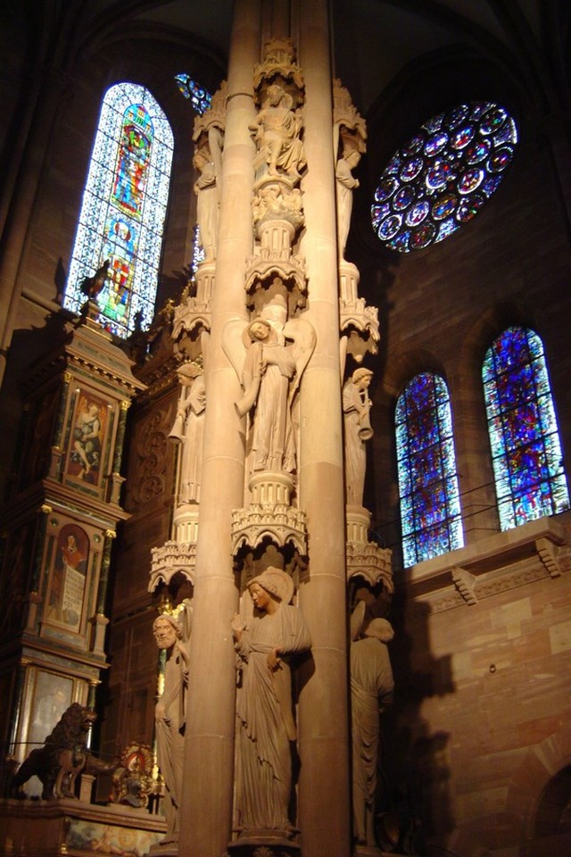 Strasbourg Le Pilier des Anges de la Cathédrale Notre Dame