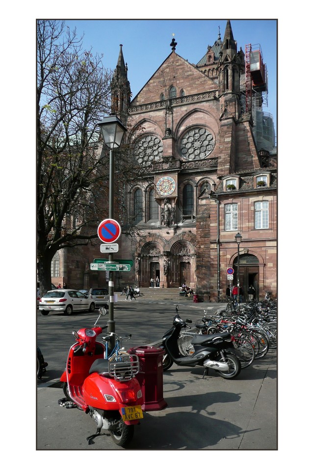 Le parking de la Cathédrale de Strasbourg en Alsace dans le Bas-Rhin